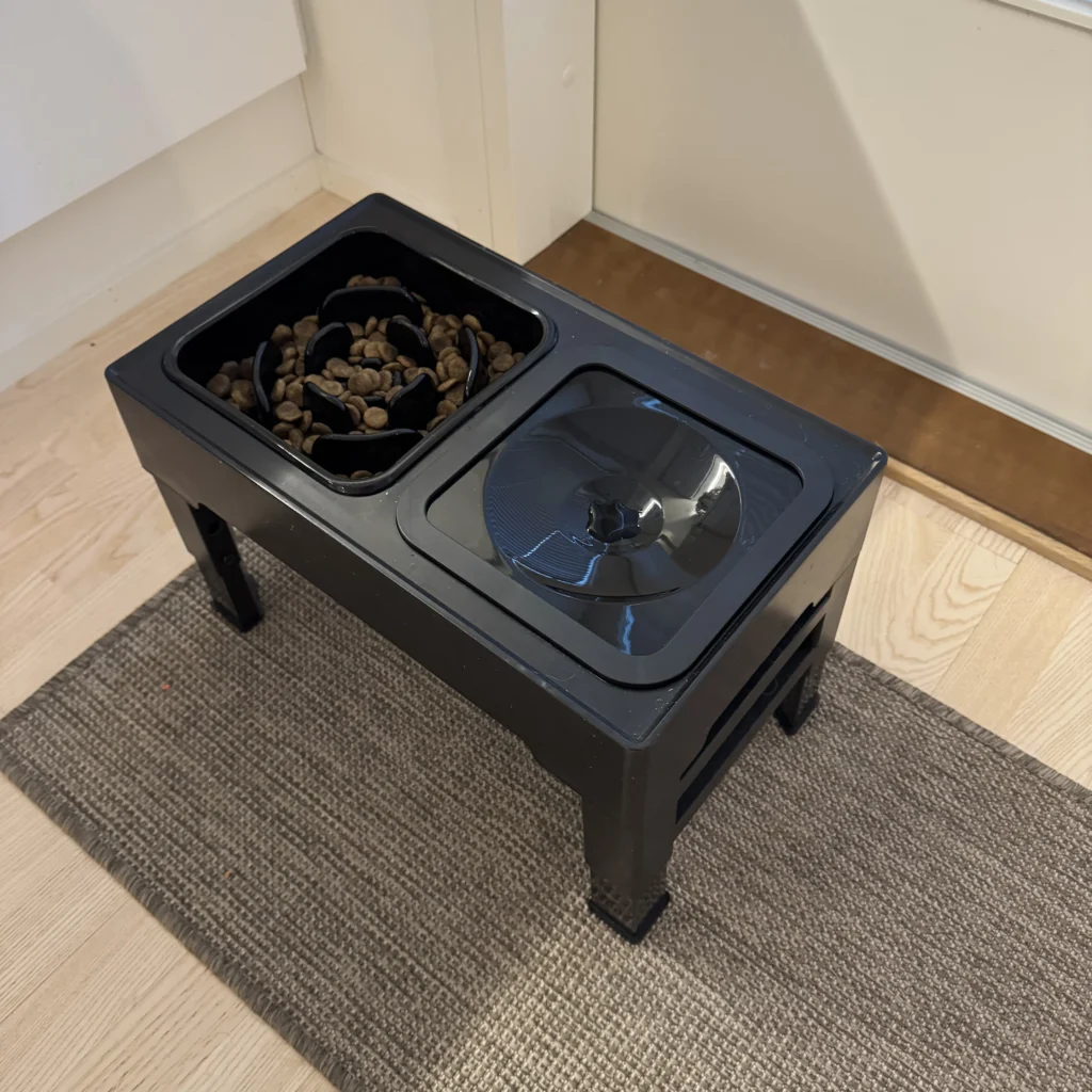 Ahmivan koiran ruokakuppi